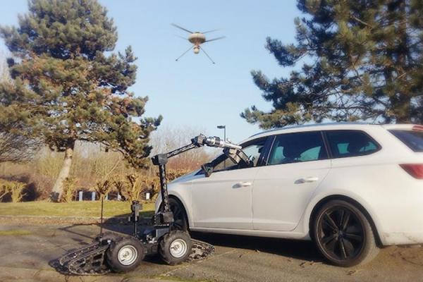 ECA-Group-UAV-UGV-Collaborating-IT180-Iguana-E-1.jpg