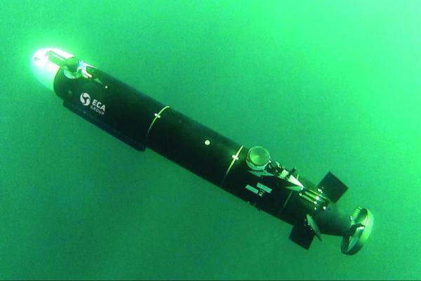 eca-group-auv-a9-immerged-vehicle