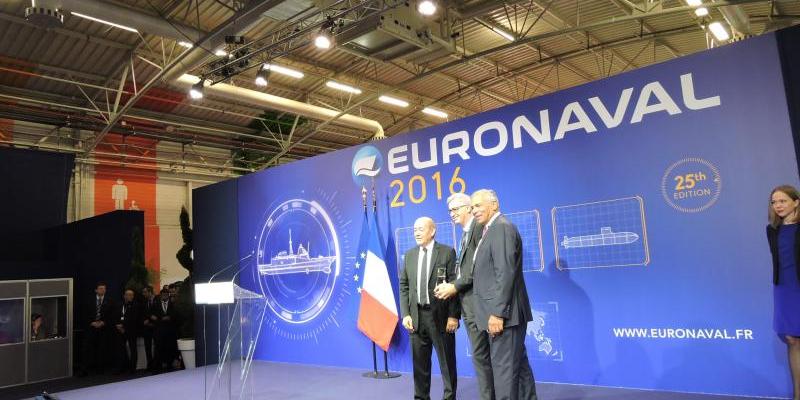 ECA Group receives the Innovation Trophy at the Euronaval tradeshow for “STERNA”, an application for