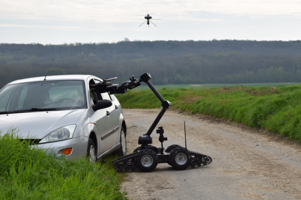 ECA-Group-UAV-UGV-Collaborating-IT180-Iguana-E.png