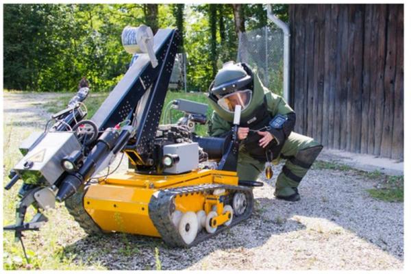 ECA-GROUP-DEFENCE GOUV-First Woman EOD of the Army.jpg