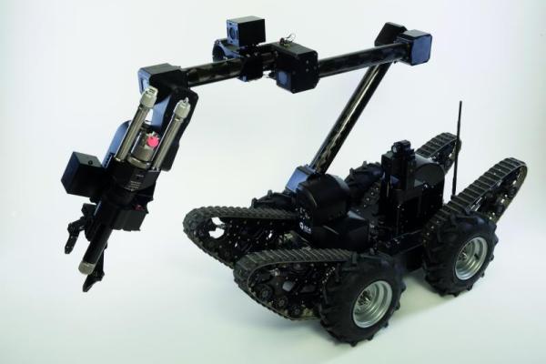 ECA-GROUP-UGV-IGUANA E AT IDEX 2017.jpg