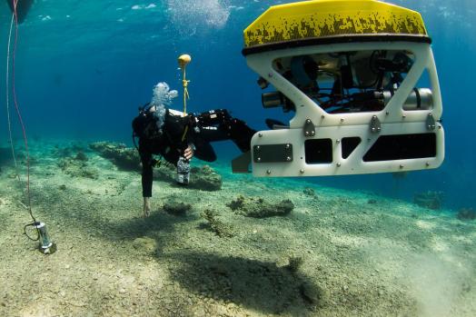 ECA-Group-ROV-H800-OR-Remotely-Operated-Vehicle-5.jpg