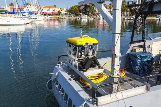 ECA-GROUP-ROV-H300-on-board-USV