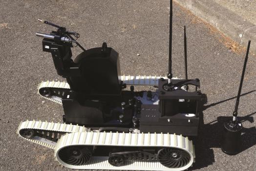 ECA-Group-UGV-Cameleon-C-dropping-radio-relay-3.jpg
