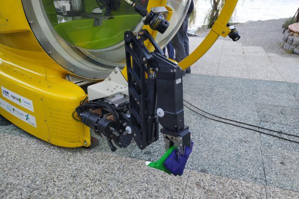 ECA GROUP - ELECTRIC ARMS - ARM 5E - on Ictineu3.jpg