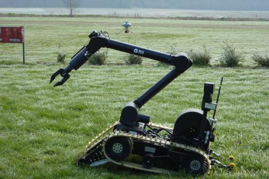 ECA-Group-UGV-Cameleon-C-manipulator-arm-4.jpg